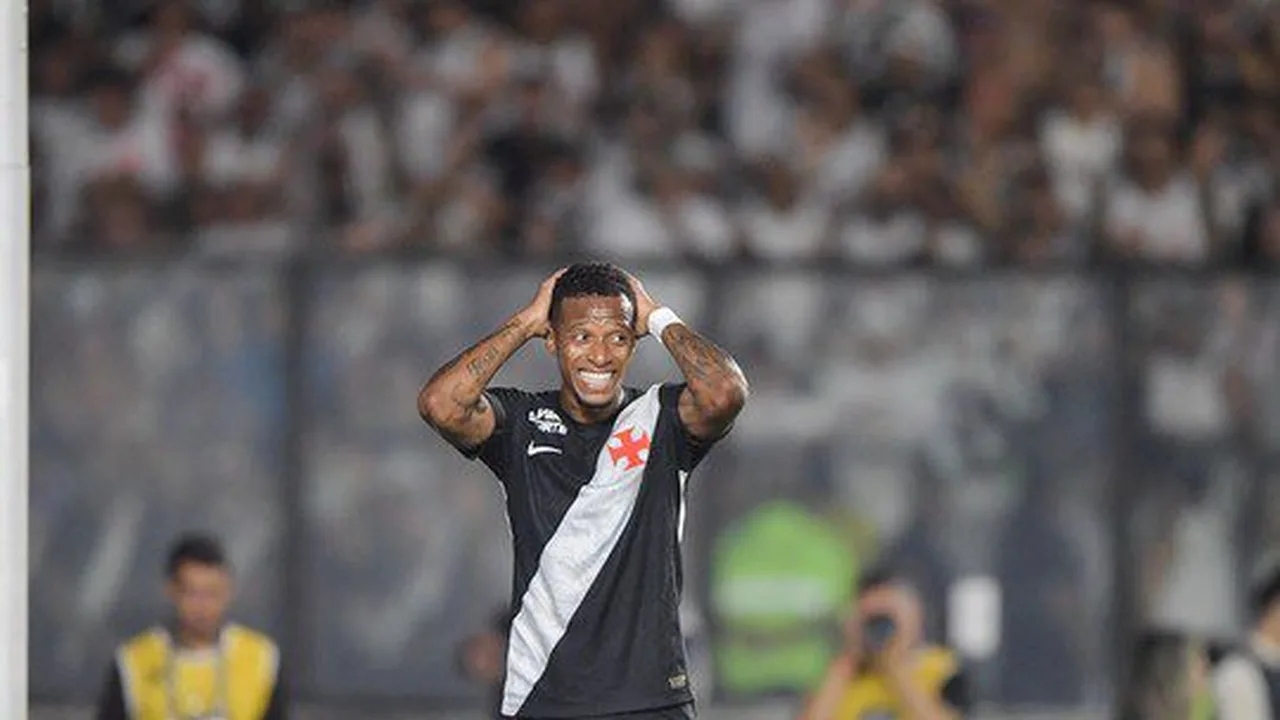 Renato Gaúcho gesticula durante partida do Vasco no Campeonato Carioca