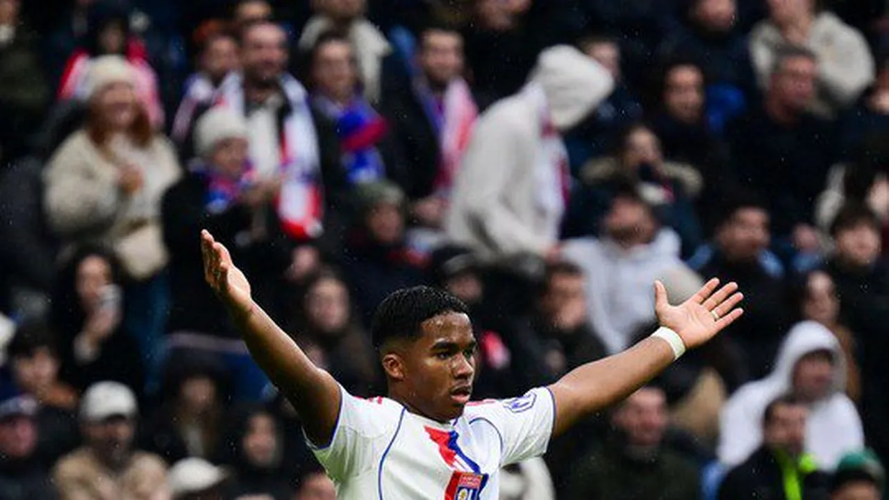 Endrick durante partida do Lyon na Ligue 1 francesa