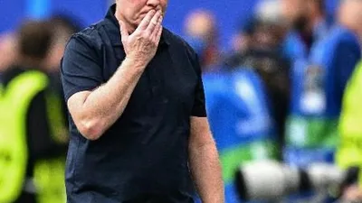 Holanda perde Schouten e Koeman precisa redesenhar o meio-campo para