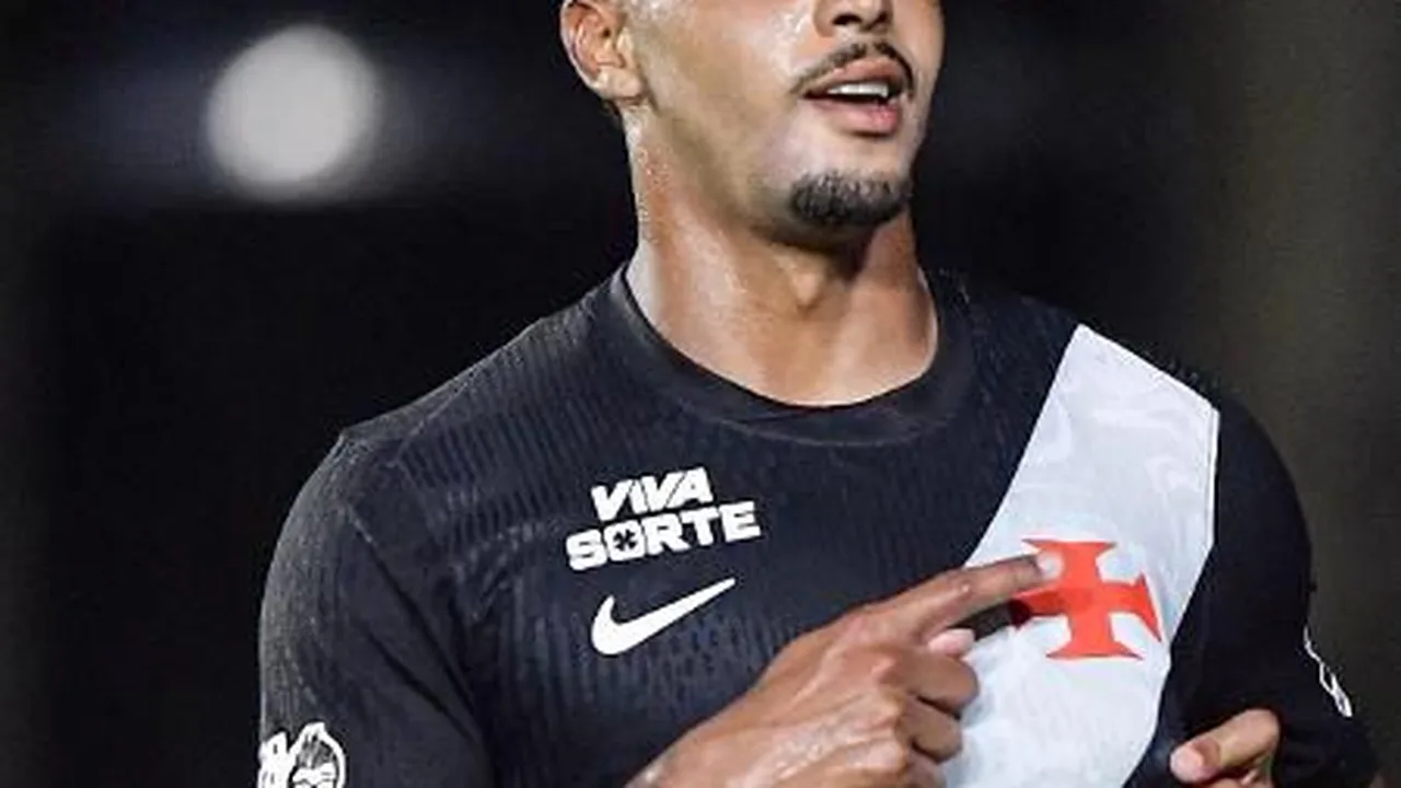 Jogadores do Vasco cabisbaixos após sofrer gol do Botafogo em São Januário durante clássico do Brasileirão 2026