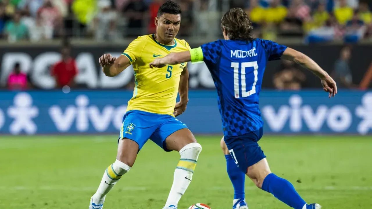 Casemiro e jogadores da Seleção Brasileira comemorando vitória sobre Croácia em Orlando