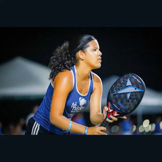 Maria Carbone desenha masterpiece no J200 e desponta como nova joia do tênis nacional