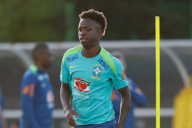 Vinicius Junior em nova função tática Ancelotti admite dúvidas após novatos im