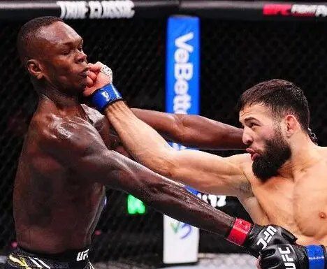 Adesanya rejeita aposentadoria após quatro derrotas seguidas no UFC