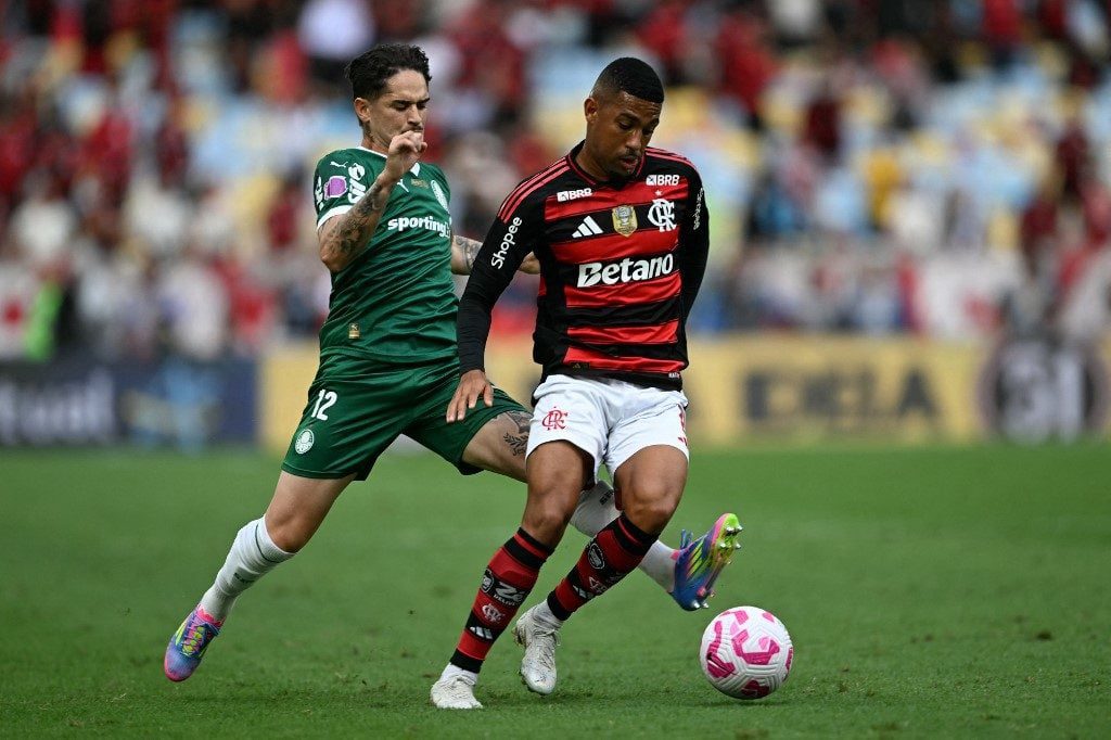 Ferreira descobre sua posição ideal e massacra defesa do Cruzeiro