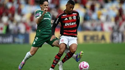 Ferreira descobre sua posição ideal e massacra defesa do Cruzeiro