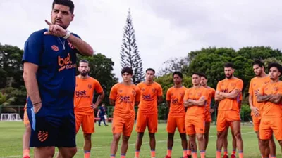 António Oliveira testa novo esquema contra Fortaleza após eliminação na Libertadores