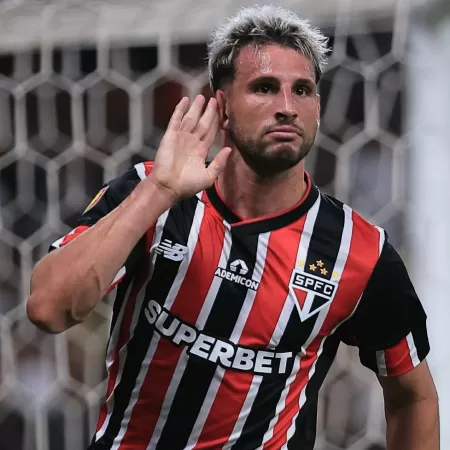 São Paulo e Corinthians precisaram suar em viradas dramáticas Grandes clubes sof