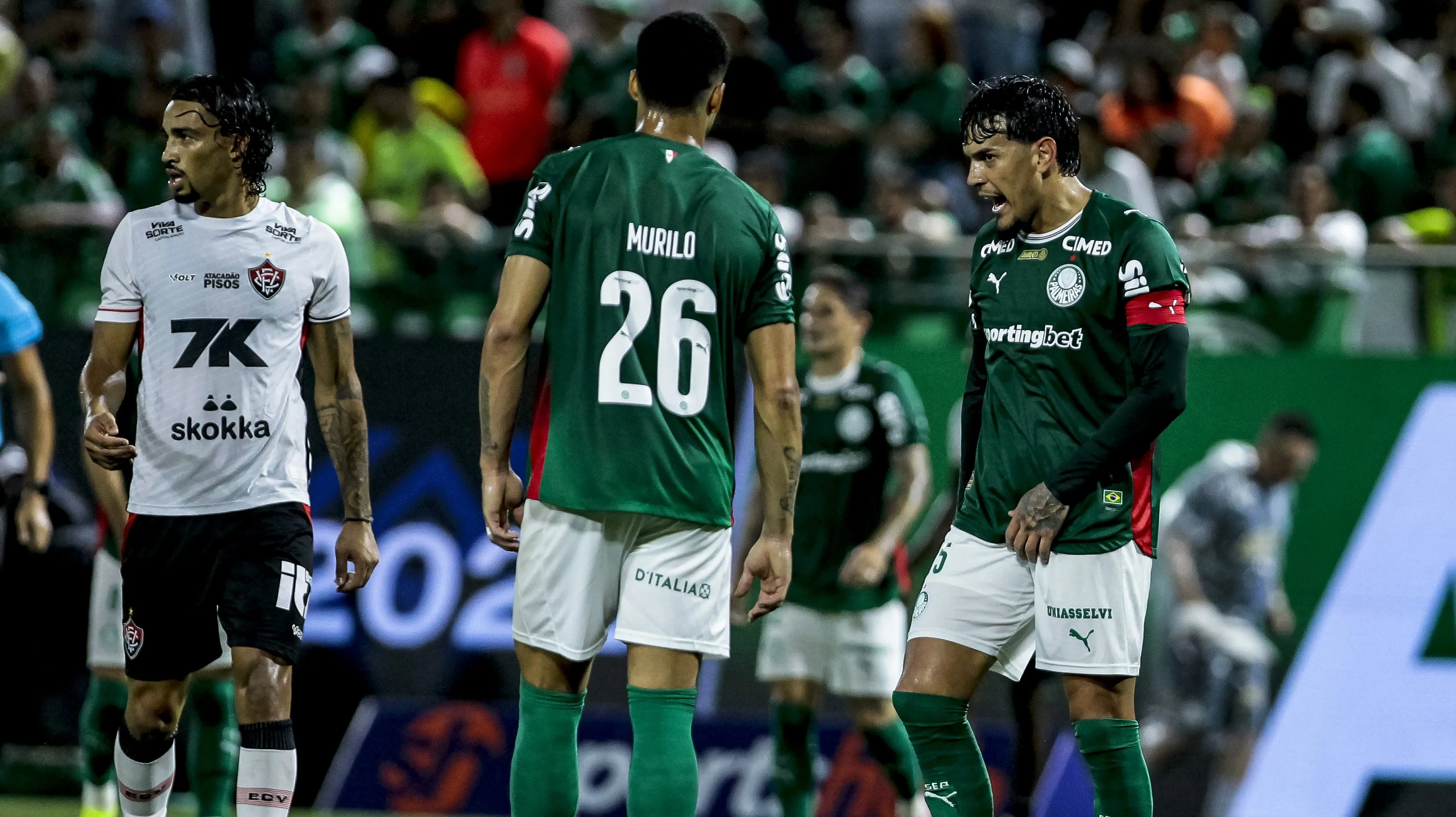 Situação defensiva preocupa comissão técnica Palmeiras amplia lista por zagueiro