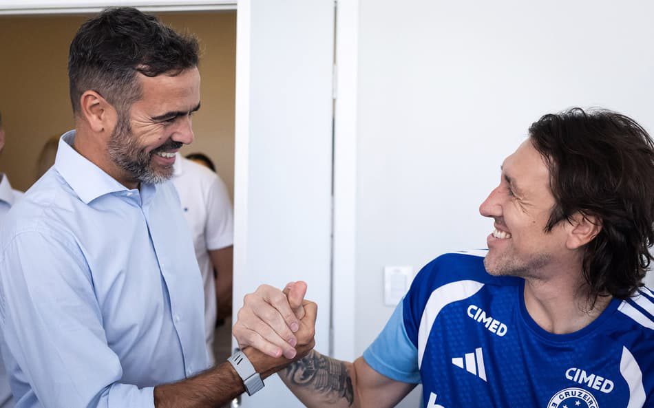 Artur Jorge faz primeira aparição no Cruzeiro Noite de três jogos pode redefinir