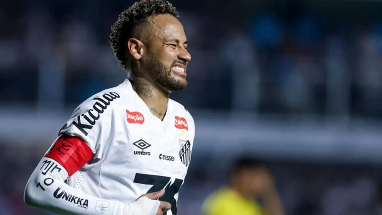 Neymar em ação pela Santos na Vila Belmiro durante partida da Série B contra o rebaixamento