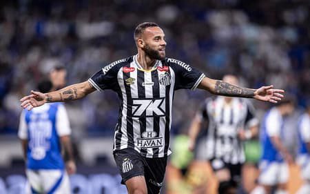 Santos busca equilibrar Série B e Sul-Americana com elenco de 50 jogadores