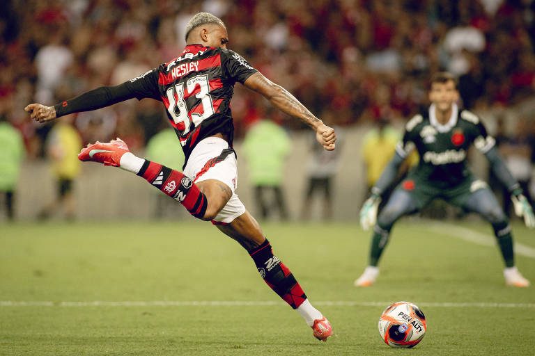 O mosaico de ausências e suas implicações Jardim testa alternativas no Flamengo