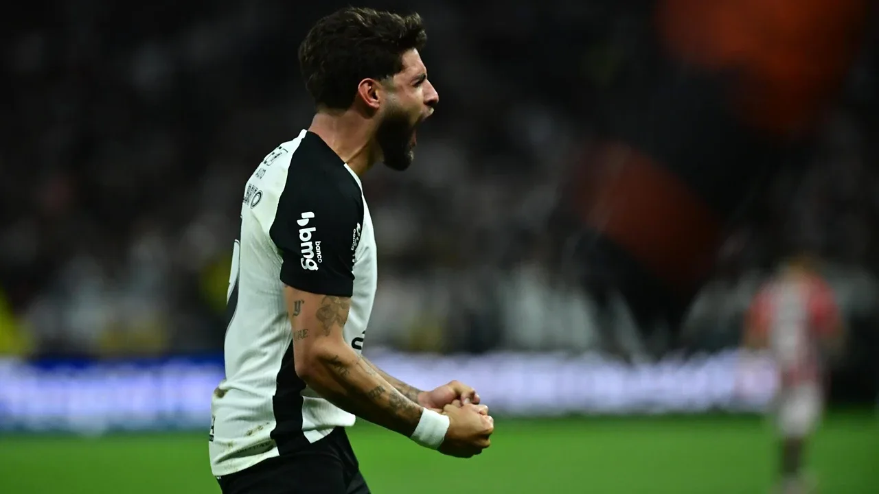 Jogadores do Corinthians cabisbaixos após derrota para o Internacional na Neo Química Arena