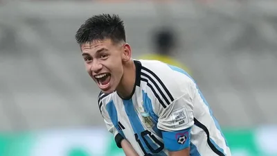 Claudio Echeverri surge como joia argentina em meio ao domínio brasileiro