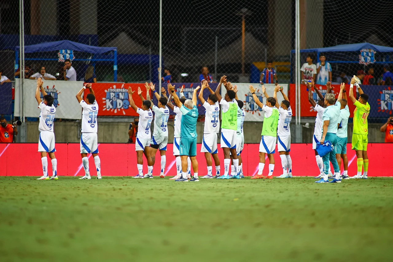 Cruzeiro e Flamengo perdem volantes titulares na estreia da Libertadores