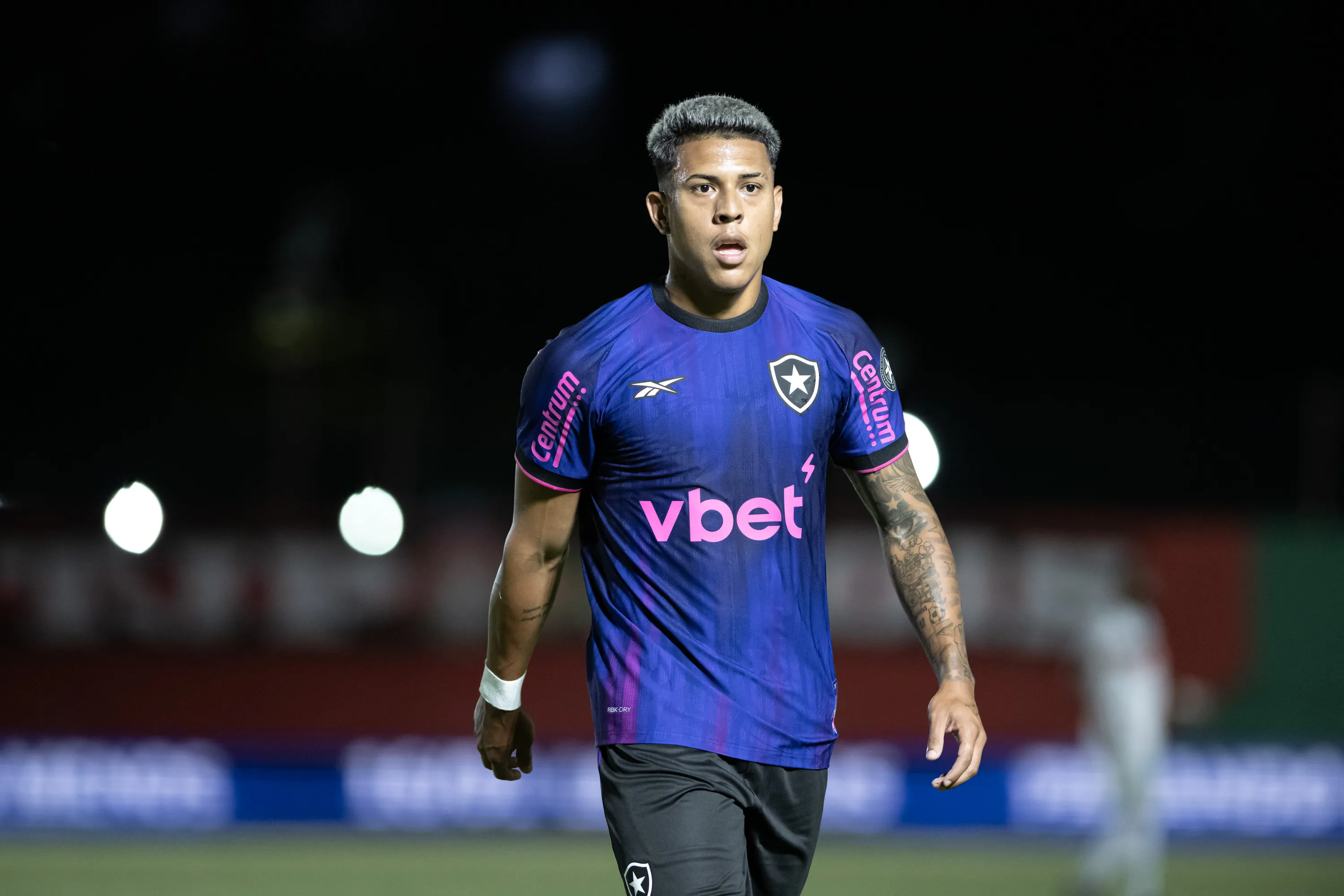 Matheus Martins encontra o protagonismo que faltava na Europa