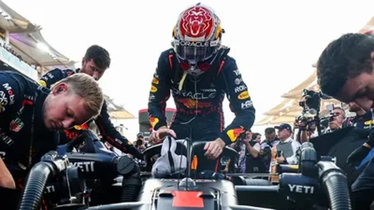 Daniel Ricciardo sorrindo no paddock da F1 após anúncio de aposentadoria em Singapura