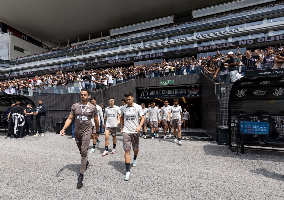 Gaviões da Fiel cobra elenco no CT e repete estratégia histórica de pressão