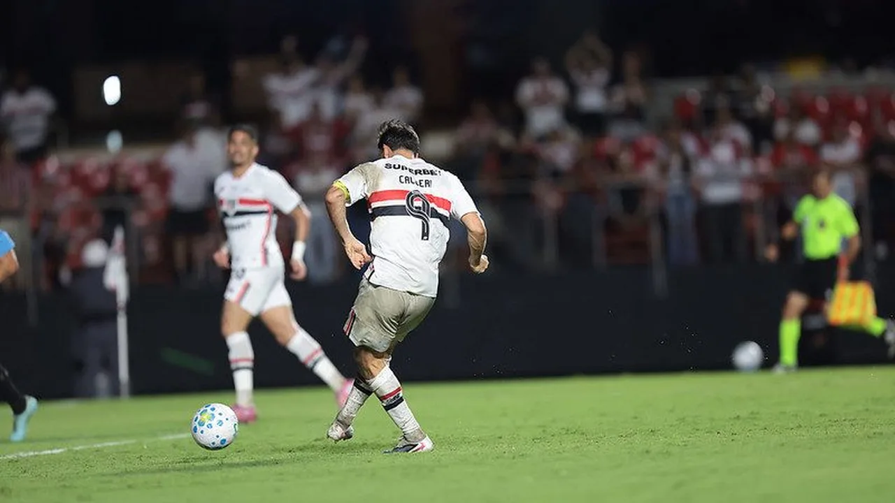 Luciano comemora gol do São Paulo contra O'Higgins no Morumbi pela Copa Sudamericana