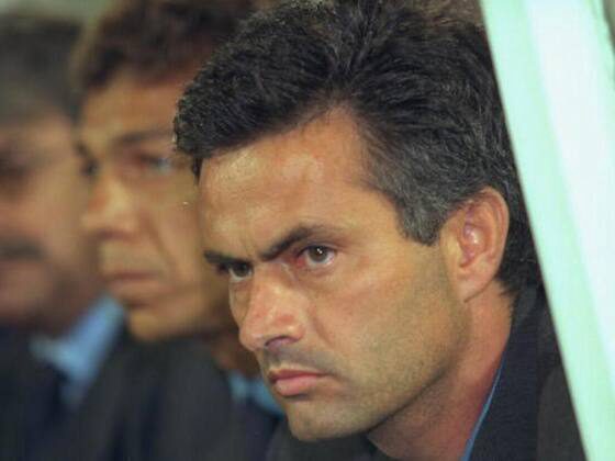 Mourinho repete padrão de 2000 no Benfica mesmo invicto em