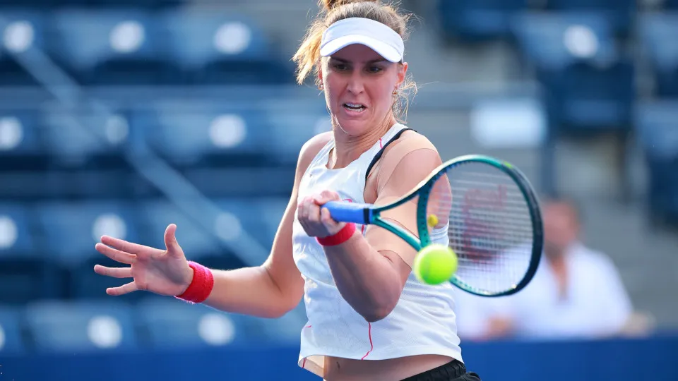 Bia Haddad quebra jejum de 7 meses e estreia com vitória ao lado de Martinez