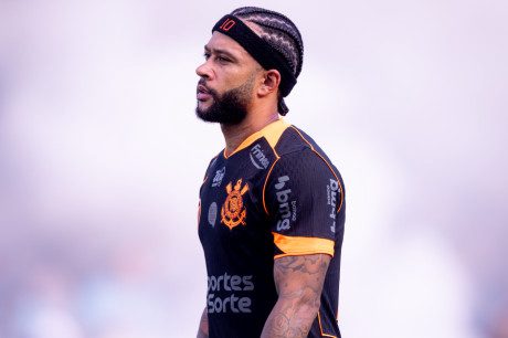 Corinthians repete erro médico histórico na recuperação de Memphis Depay