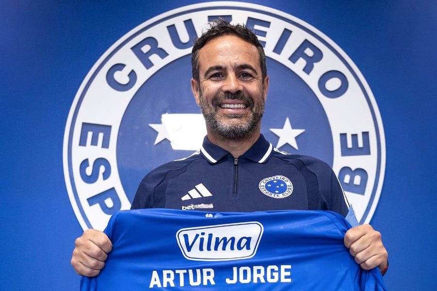 Cruzeiro renova com Artur Jorge até após quatro jogos