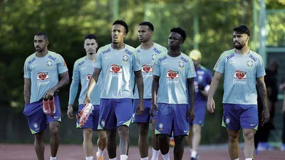 Ekitike machucado abre disputa feroz por vaga na França para Copa do Mundo