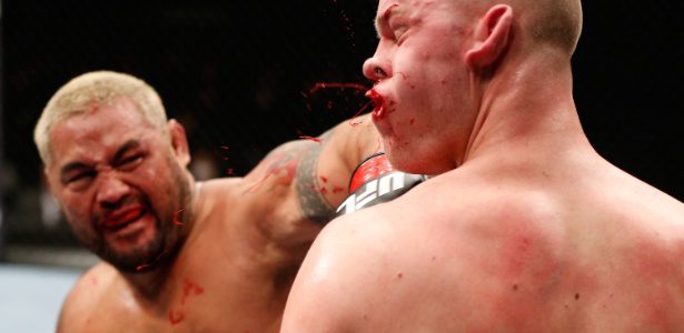 Histórico de conflitos judiciais Mark Hunt é preso por violência doméstic