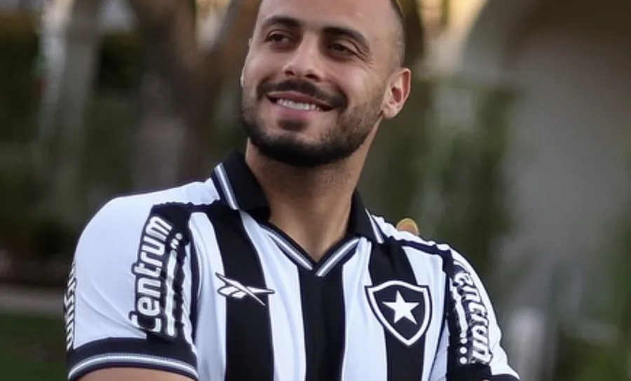 Arthur Cabral ressurge como referência ofensiva no novo esquema do Botafogo