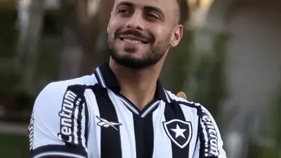 Arthur Cabral ressurge como referência ofensiva no novo esquema do Botafogo