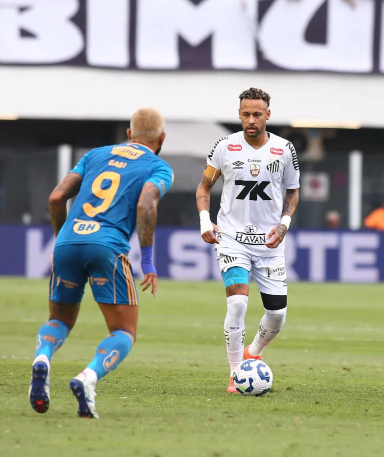 A evolução conturbada desde Santos Neymar pede desculpas após briga com tor