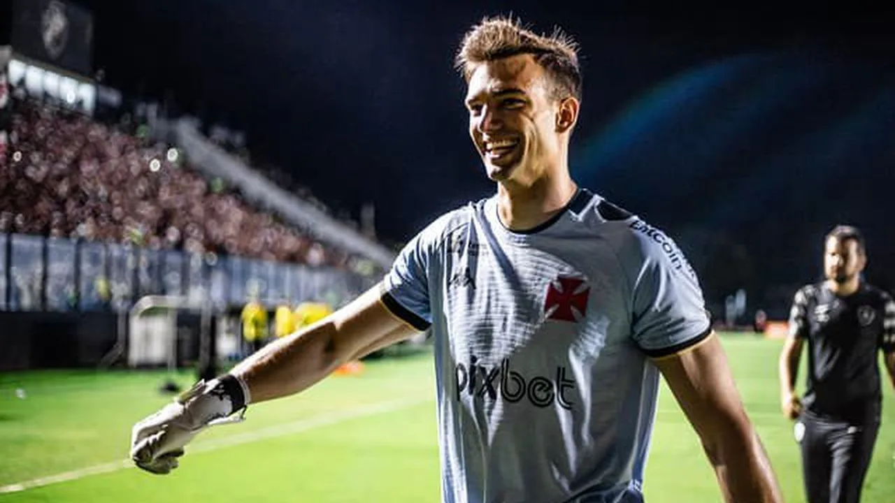 JP discute com árbitro durante partida do Vasco no Campeonato Brasileiro