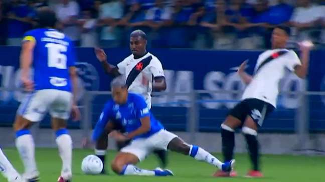 Suspensão de Pedrinho no Vasco paralisa negociações de R$ 12 milhões em reforços