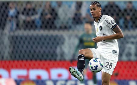 Timing compromete janela de transferências Suspensão de Pedrinho no Vasco parali