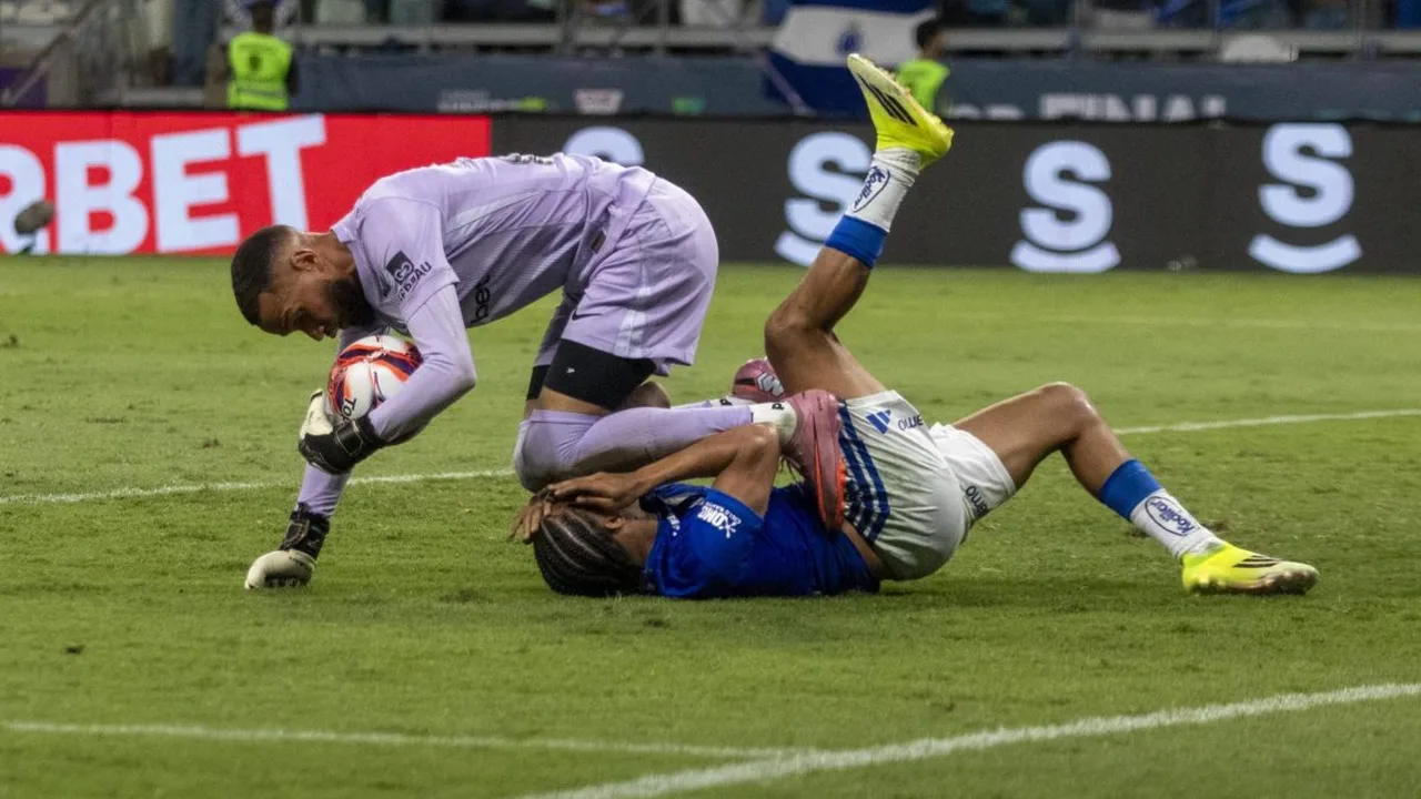 Jogadores do Cruzeiro treinando em câmara de simulação de altitude no CT Toca da Raposa