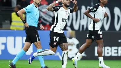 Diniz transforma Corinthians em máquina na Libertadores com 100% de aproveitamento