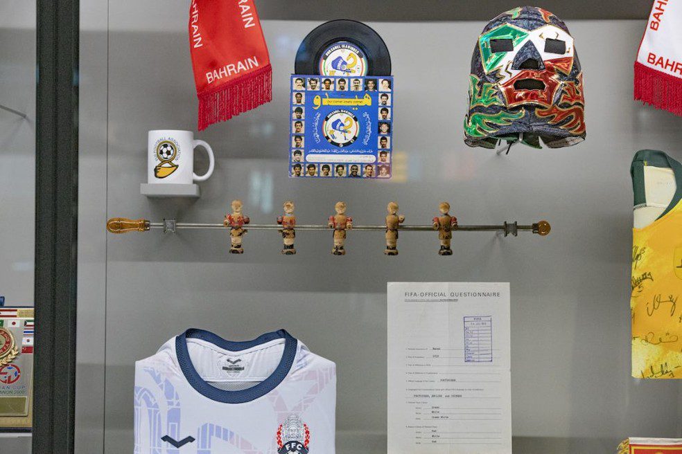 Museu do Futebol em Manchester guarda tesouros raros da história brasileira