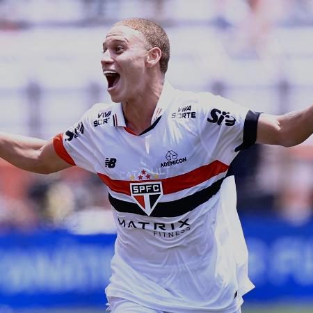 Maik perde espaço no São Paulo e vira terceira opção de Roger Machado