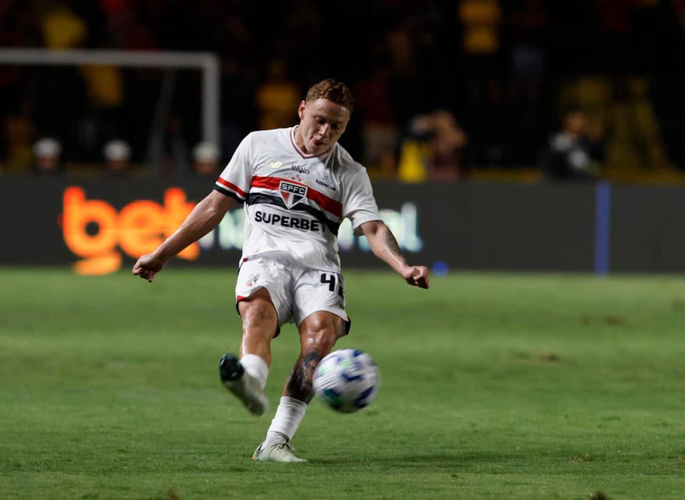 Roger valoriza intensidade defensiva Maik perde espaço no São Paulo e vira te