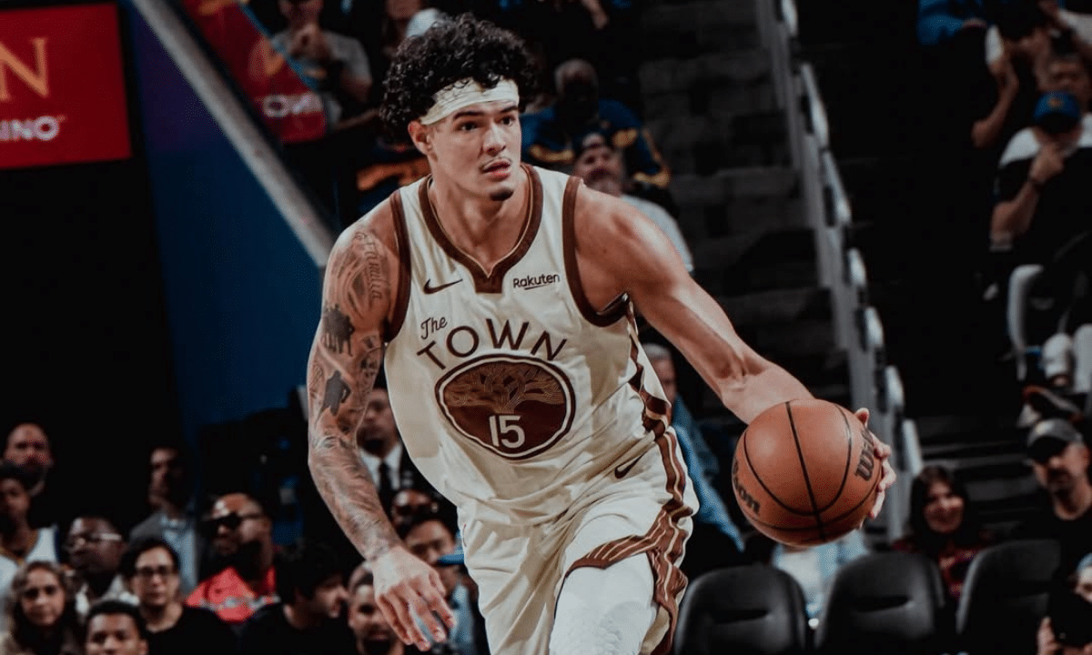 Gui Santos comemorando cesta decisiva no último período da vitória dos Warriors sobre os Clippers