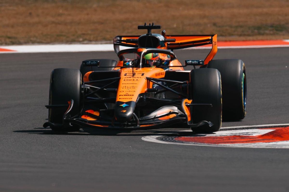 McLaren enfrenta contratempo técnico com Piastri Mercedes e McLaren aceleram pre