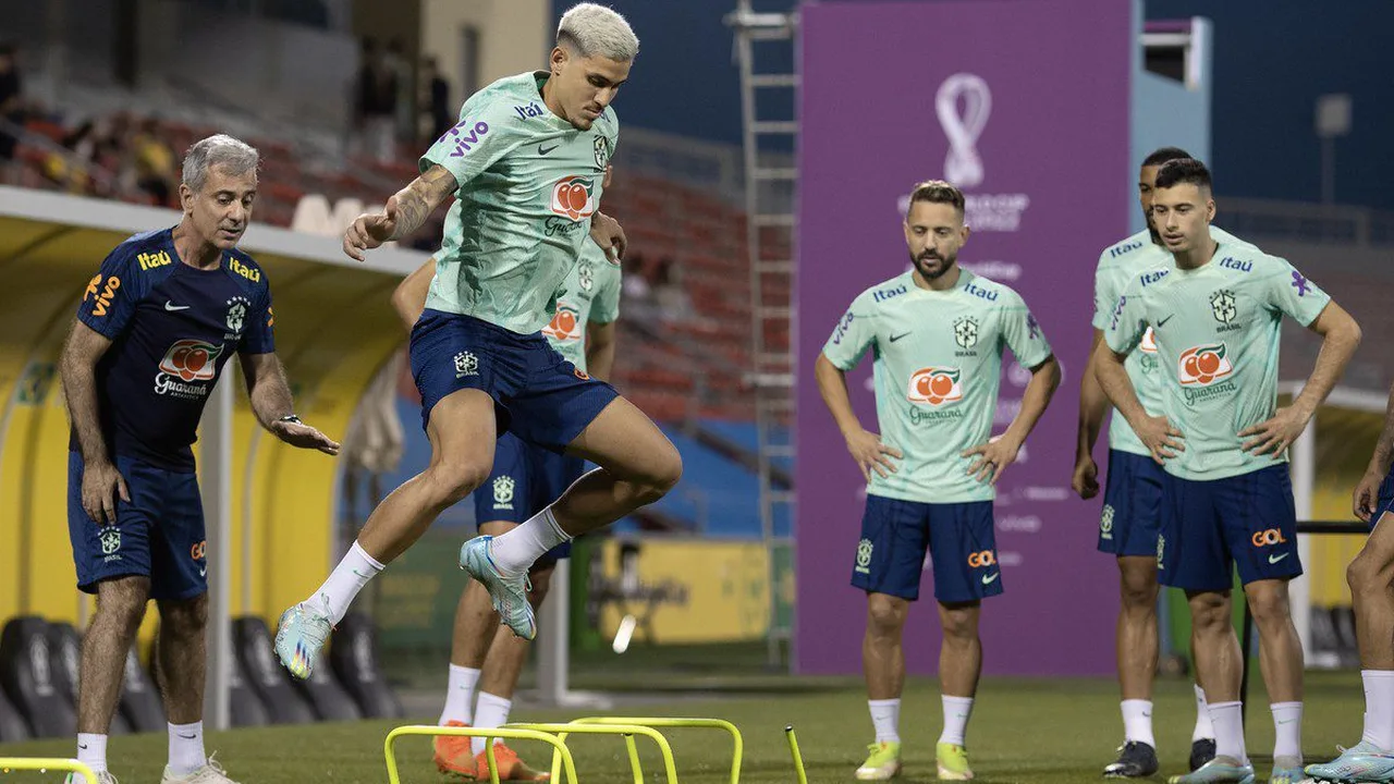 Jogadoras da Seleção Brasileira Feminina Sub-20 durante treinamento preparatório para amistoso internacional