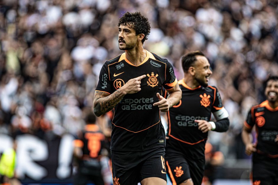 Gustavo Henrique comemorando gol de canela contra Santa Fe na Libertadores