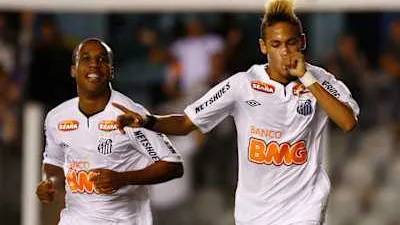 Gustavinho e Neymar formam dupla inédita no ataque do Santos contra Fluminense