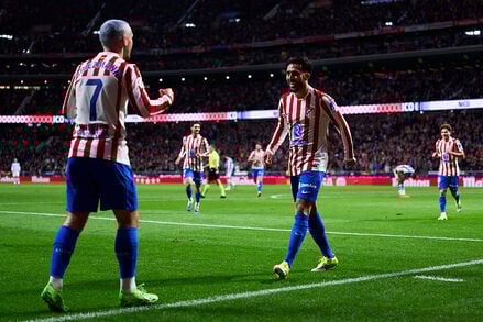 Jogadores da Real Sociedad treinando táticas defensivas antes da final da Copa del Rey contra o Atlético de Madrid