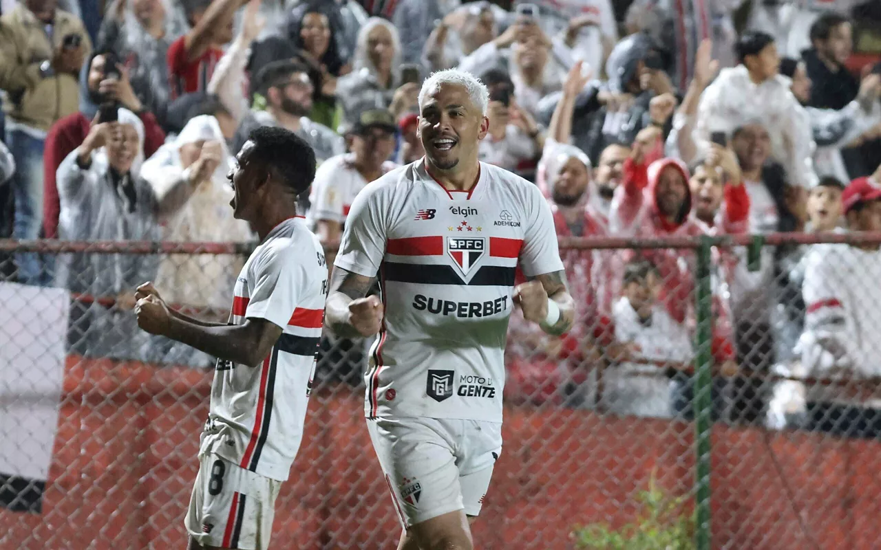 Eficiência que vai além dos gols Calleri supera rivais em conversão e jus