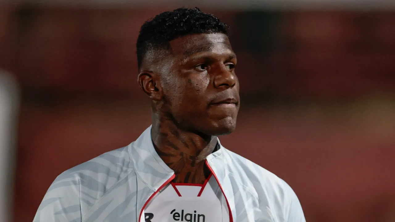 Zagueiro Robert Arboleda durante partida pelo São Paulo no Morumbi