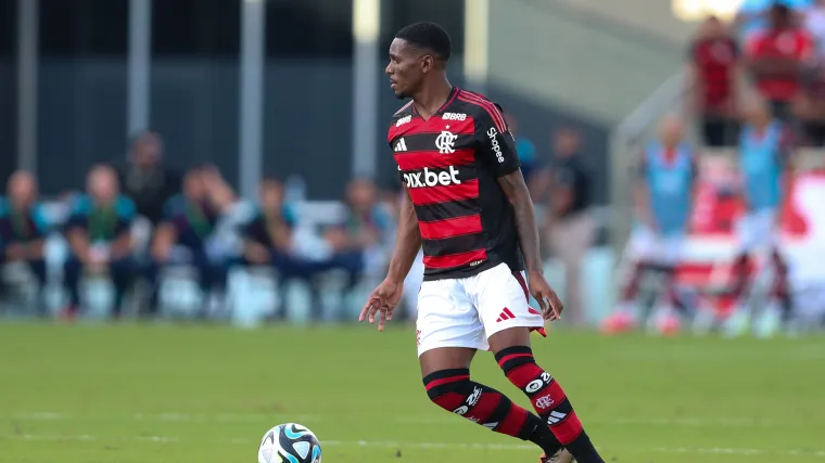 Evertton supera desconfiança e conquista titularidade Paquetá e Evertton disputa